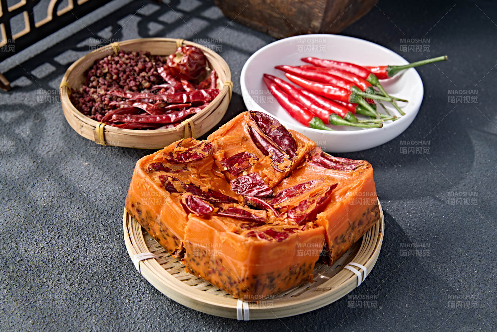 重庆传统香辣块状牛油火锅底料图片