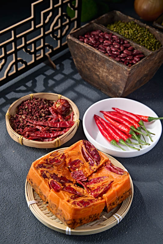 重庆传统香辣块状牛油火锅底料图片