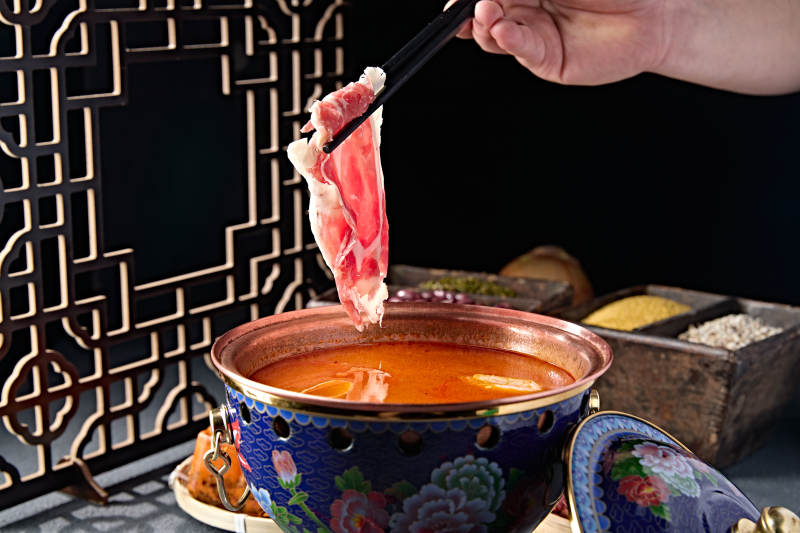 景泰蓝小火锅汤底番茄菌汤锅底图片