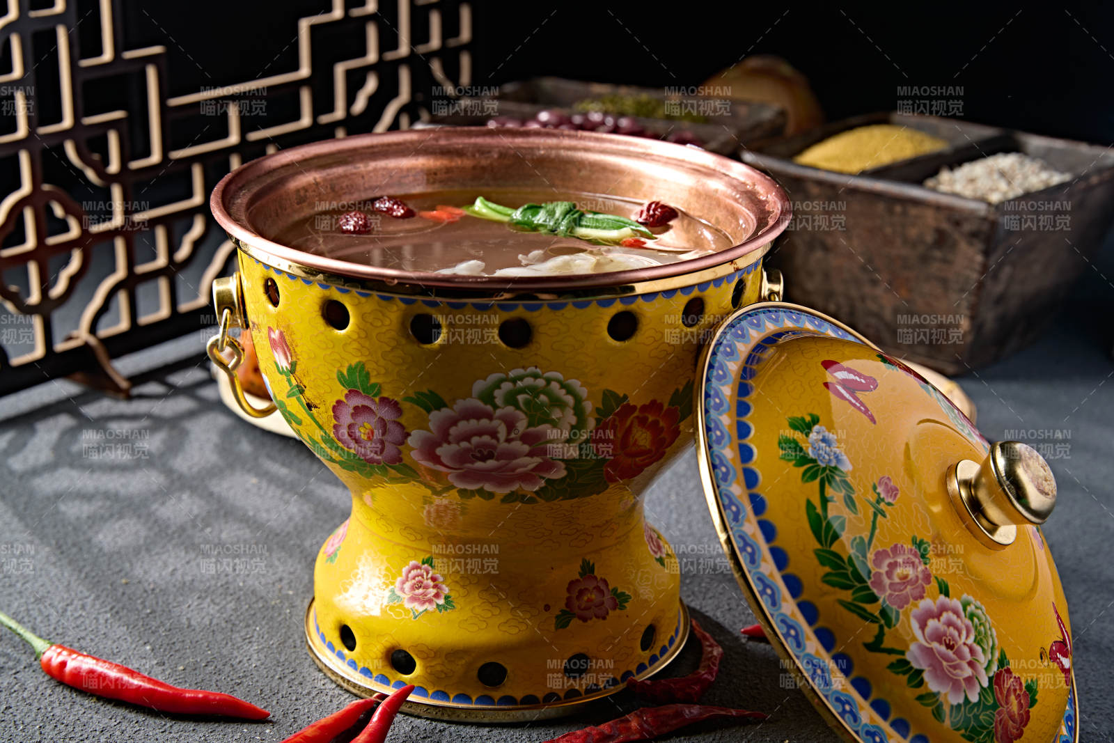 景泰蓝小火锅清汤高汤锅底图片