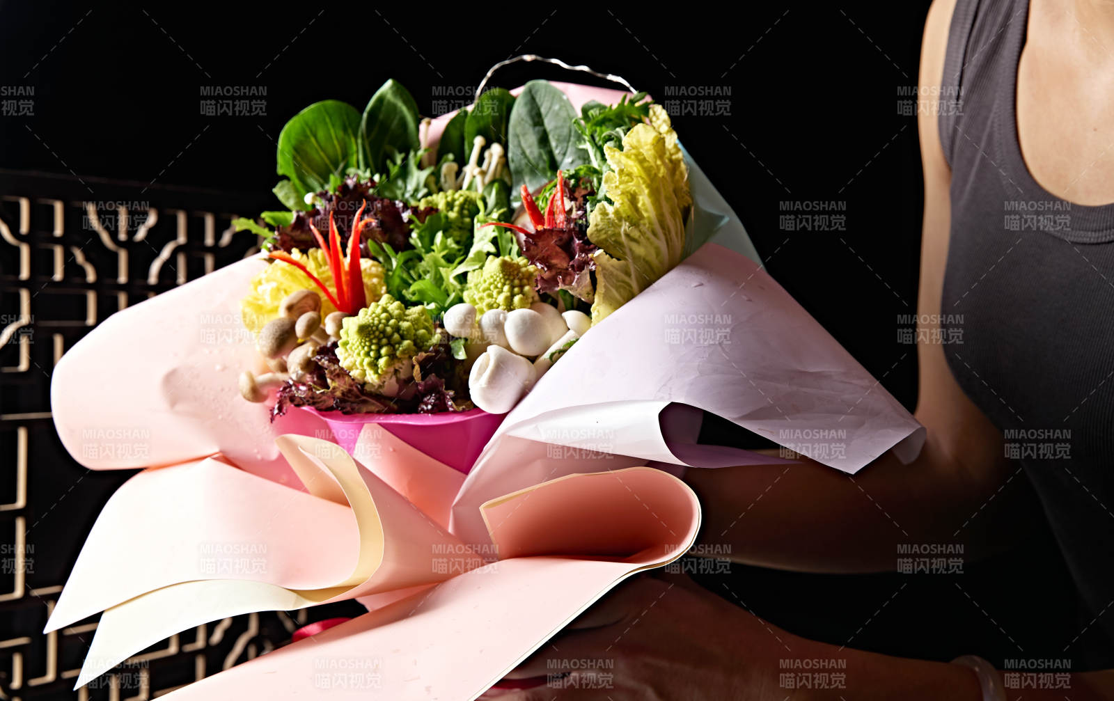 花束状新鲜的火锅食材蔬菜拼盘图片