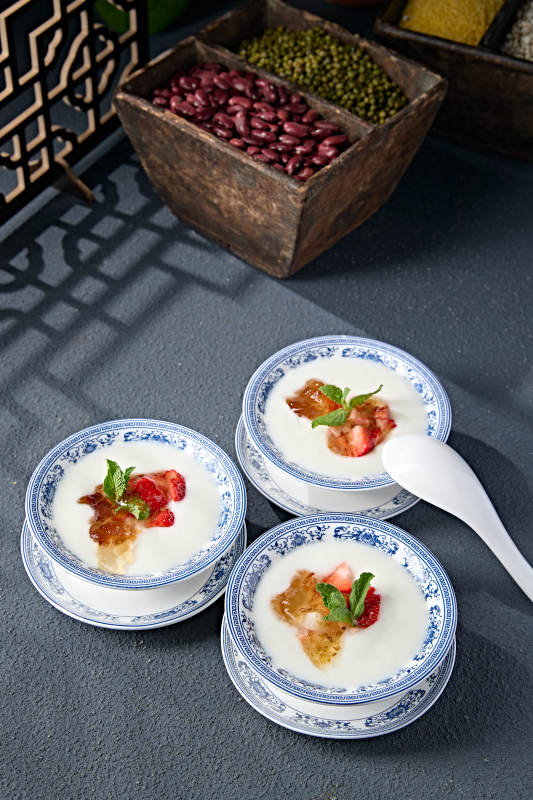 自制桃胶果粒纯酿老酸奶图片