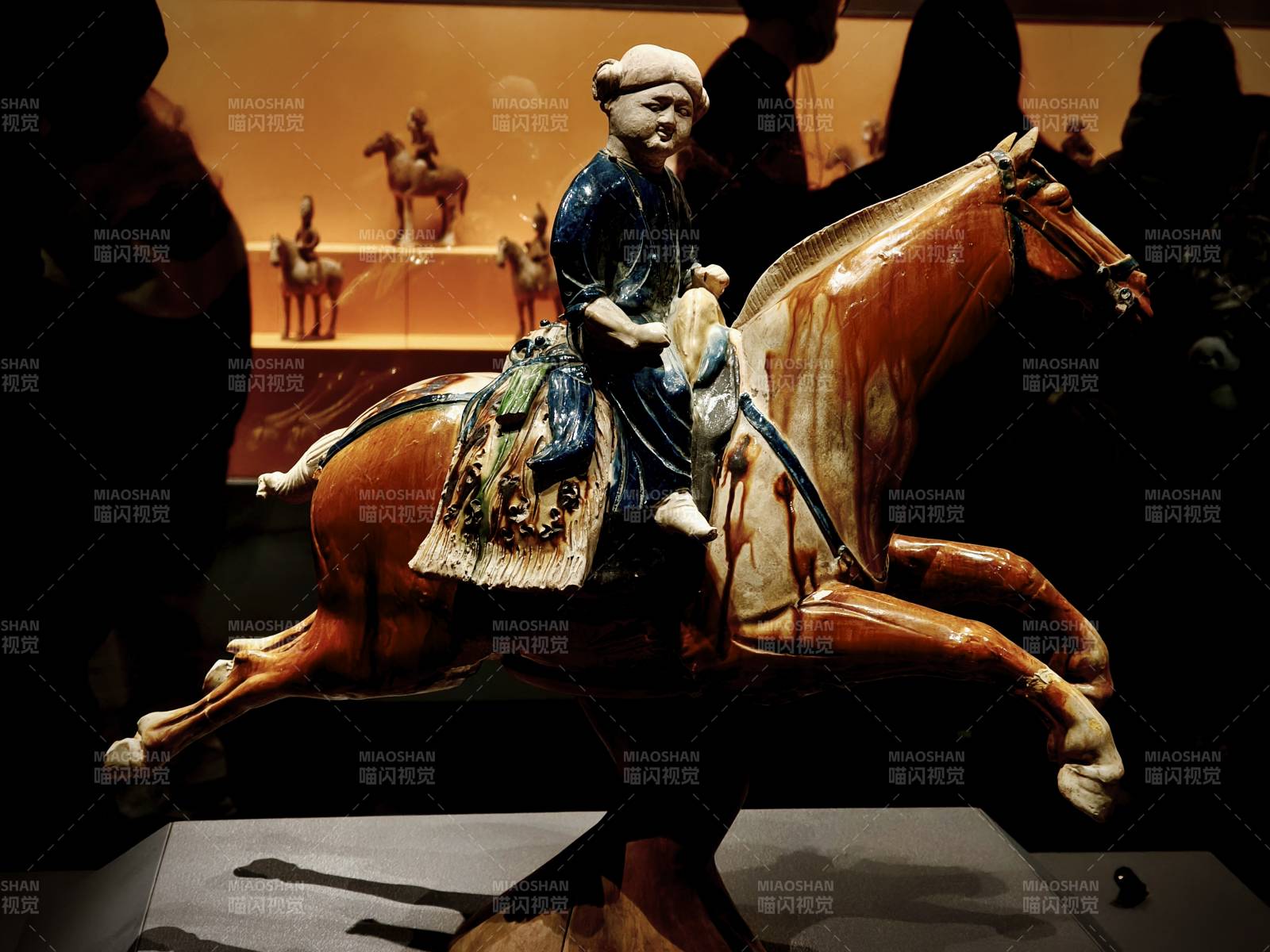 唐三彩骑马俑图片