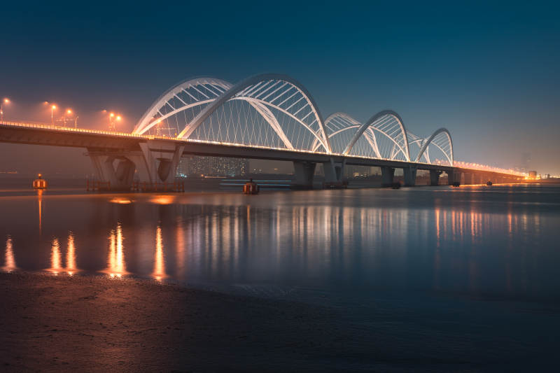 杭州钱塘江九堡大桥 夜桥映水光图片