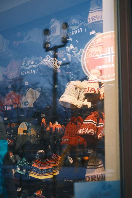 挪威风情服饰展示图片