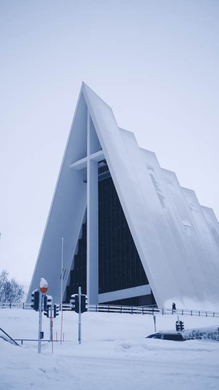 雪中现代教堂特罗姆瑟教堂图片