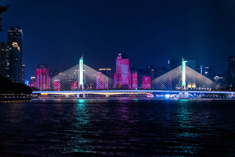广州城市景观珠江两岸夜景夜色中的城市桥梁图片