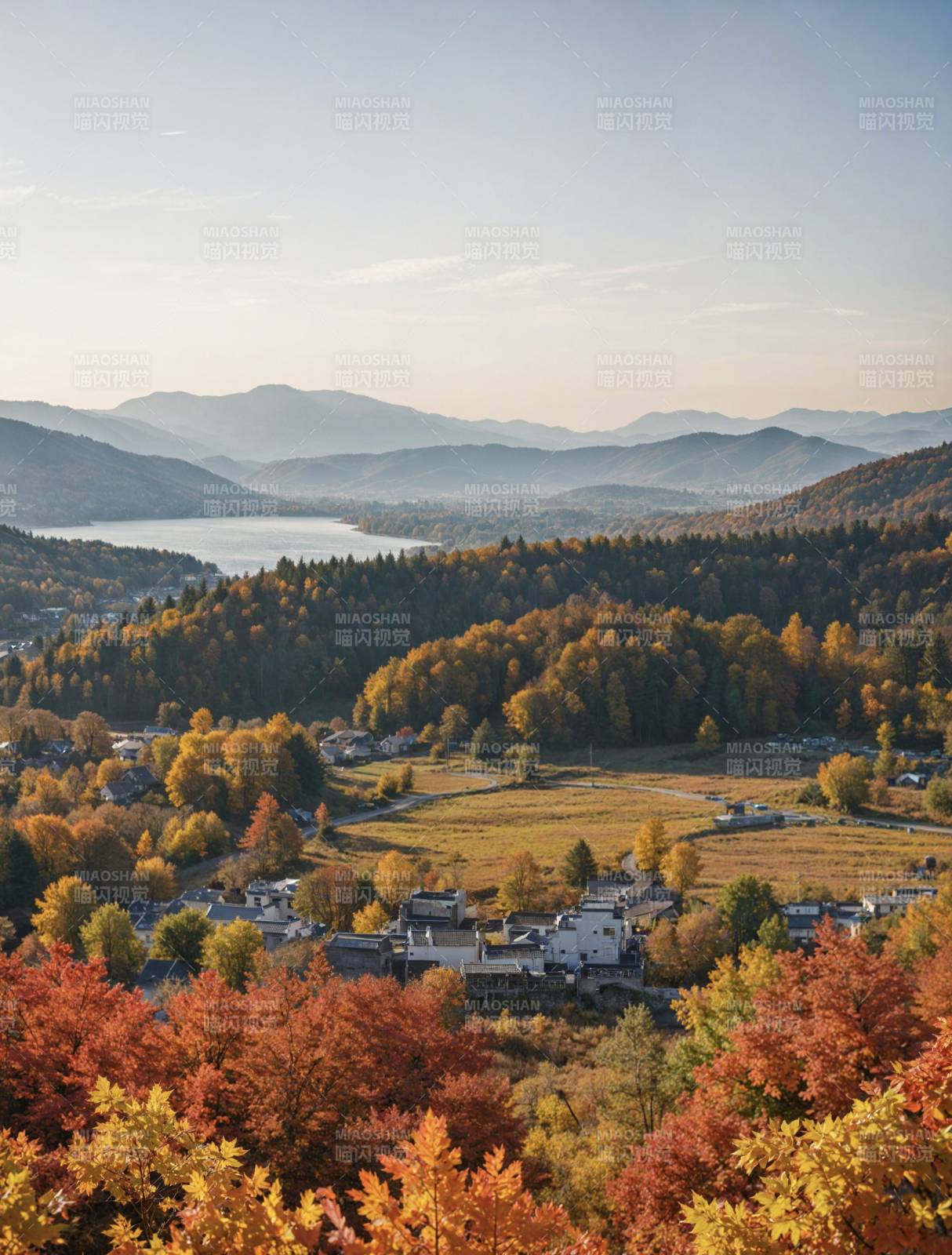 安徽省黄山市皖南秋山湖畔风光图片