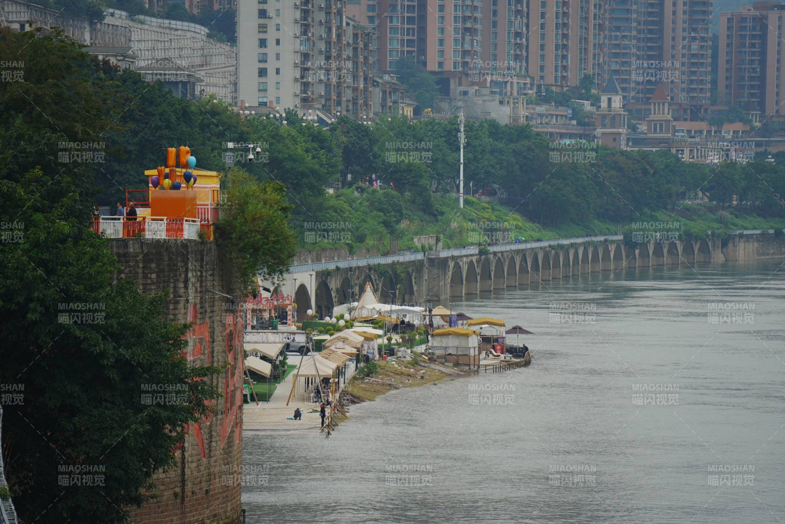 重庆江畔城市风光图片
