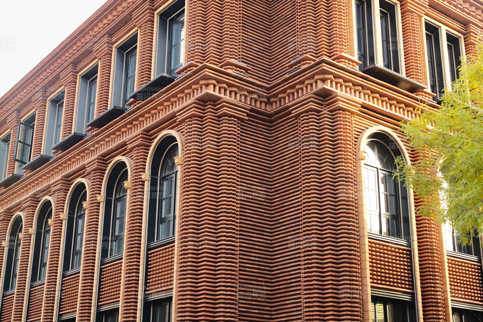天津钟书阁—红砖建筑角落特写图片