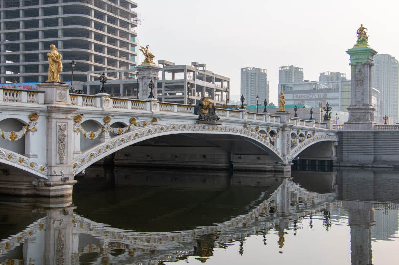 天津北安桥华丽拱桥映水城图片