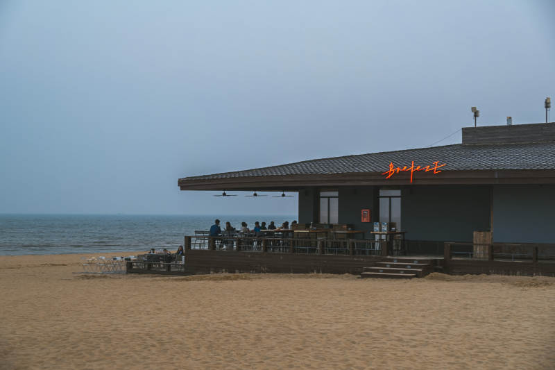 阿那亚海边餐厅静谧时光图片