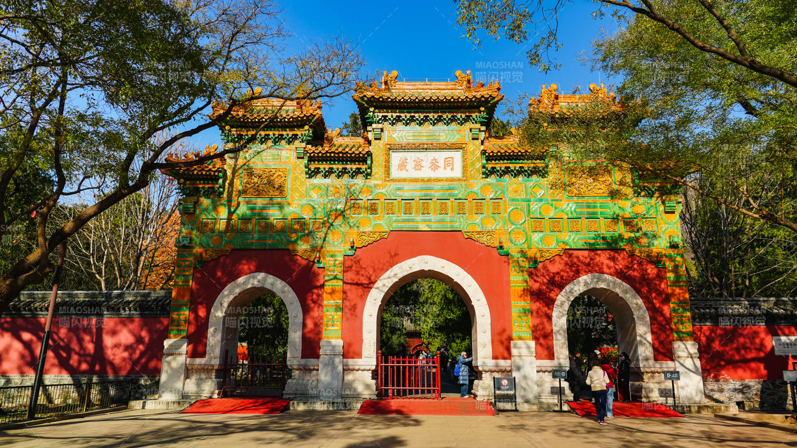 北京卧佛寺牌楼图片