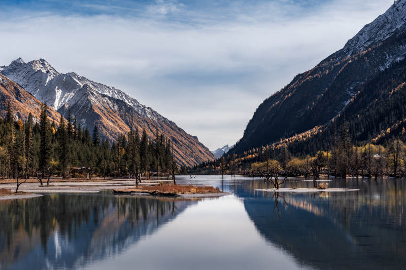 四川双桥沟雪山湖光秋色图片