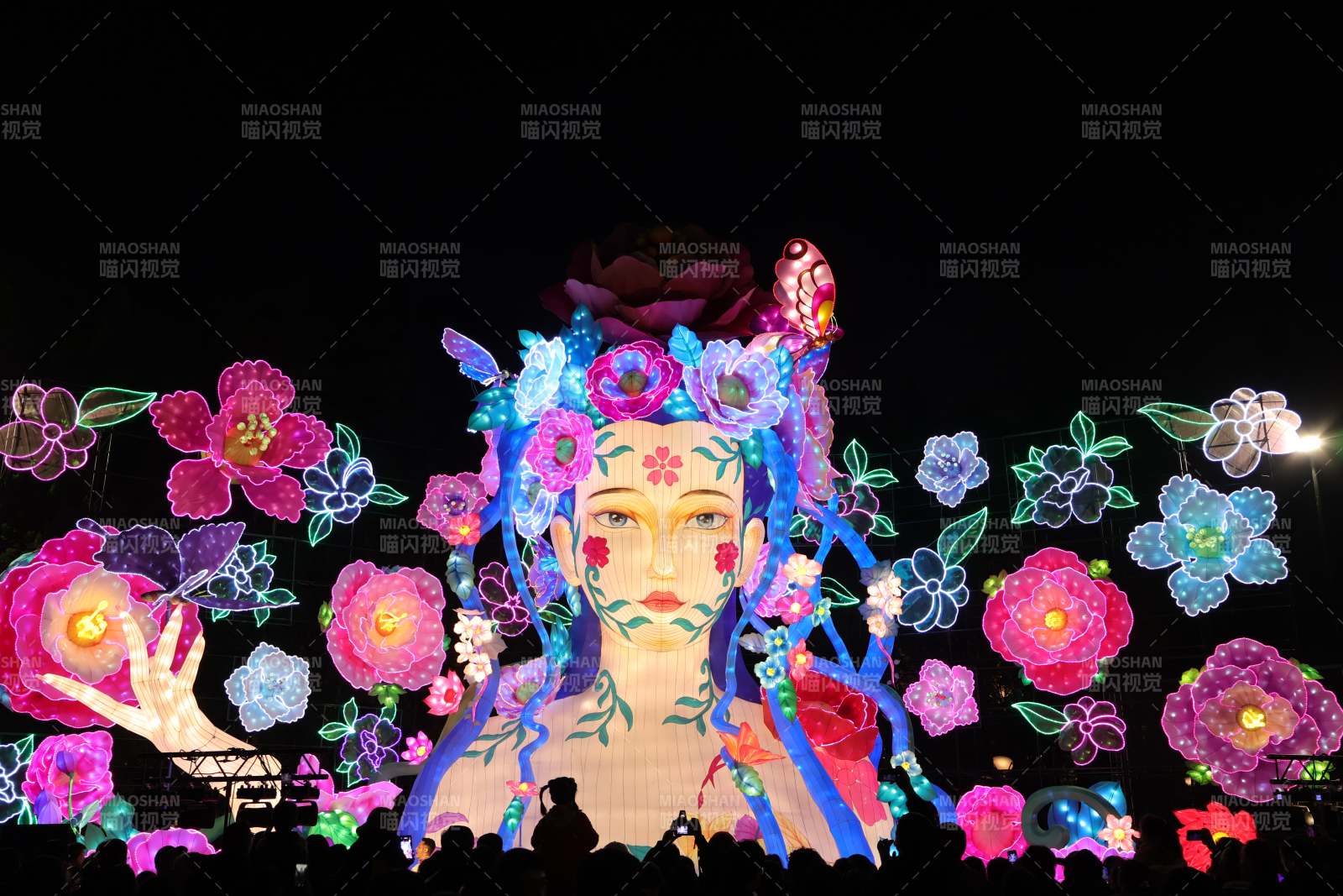 云南民族花灯美人夜景图片