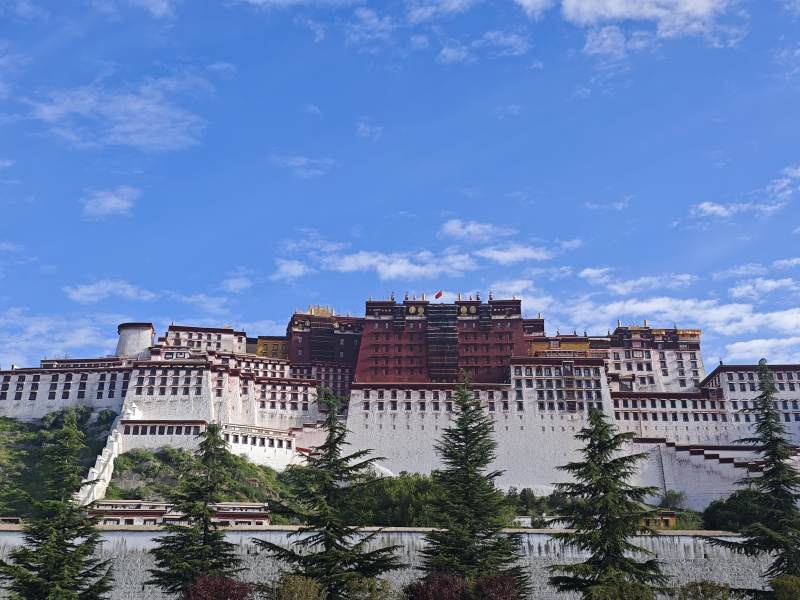 布达拉宫巍峨壮丽图片