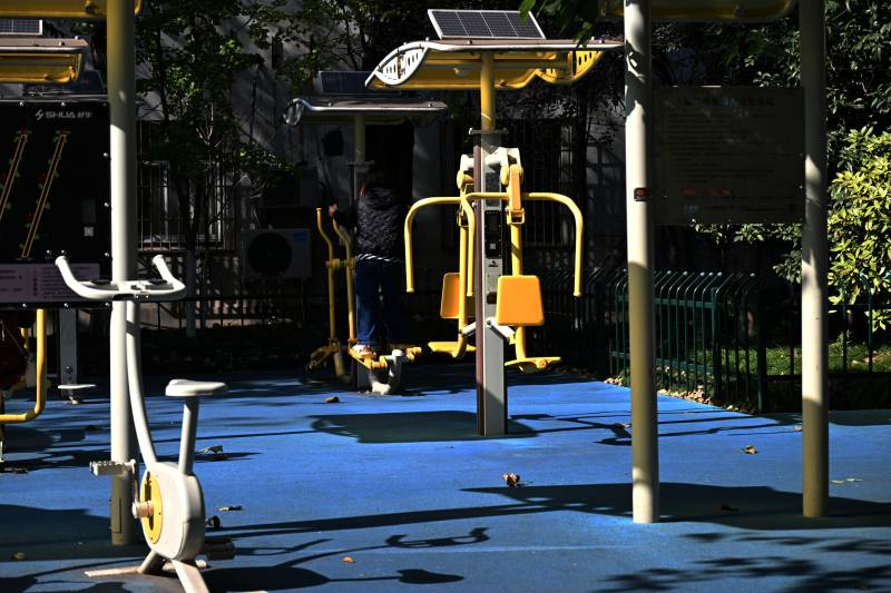 户外健身器材区图片