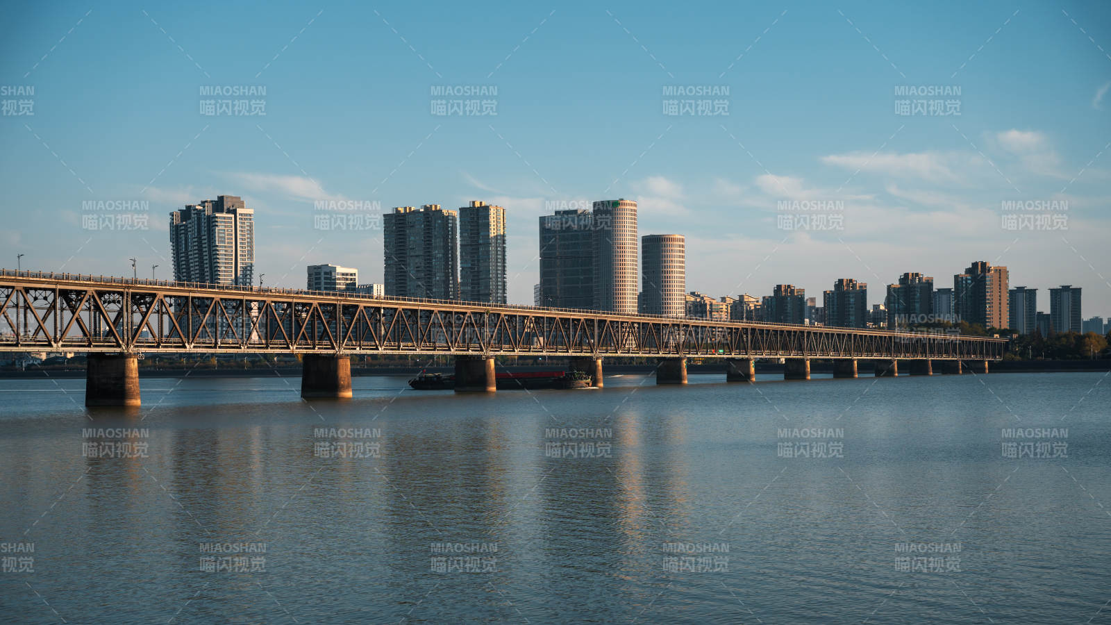 杭州钱塘江大桥城市天际线图片