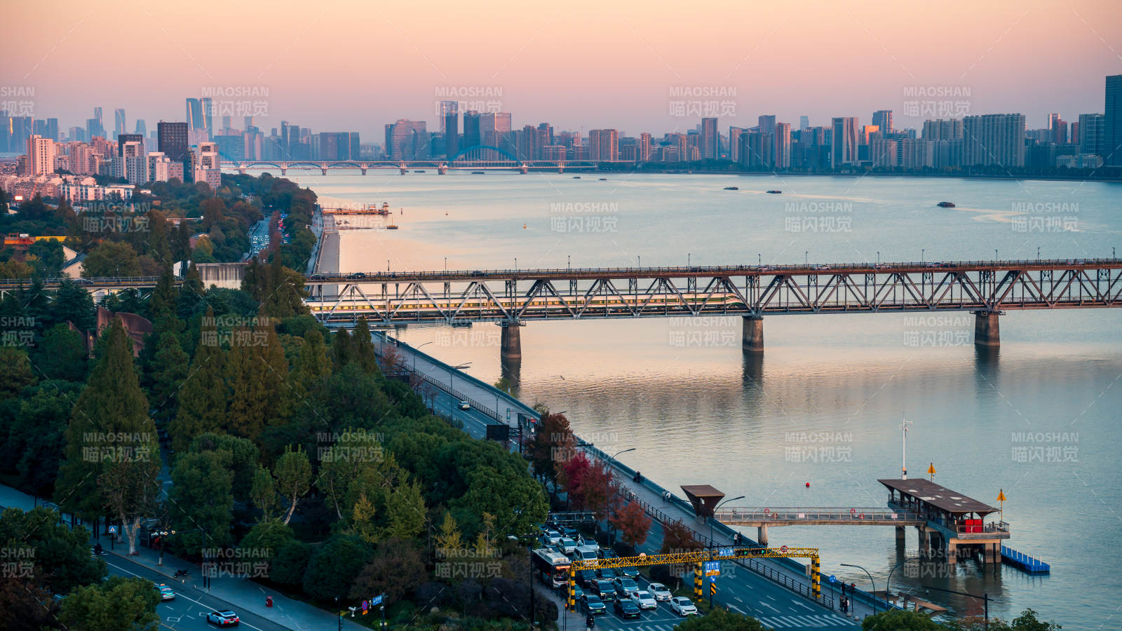 杭州钱塘江城市江畔大桥风光图片