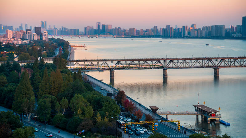 杭州钱塘江城市江畔大桥风光图片