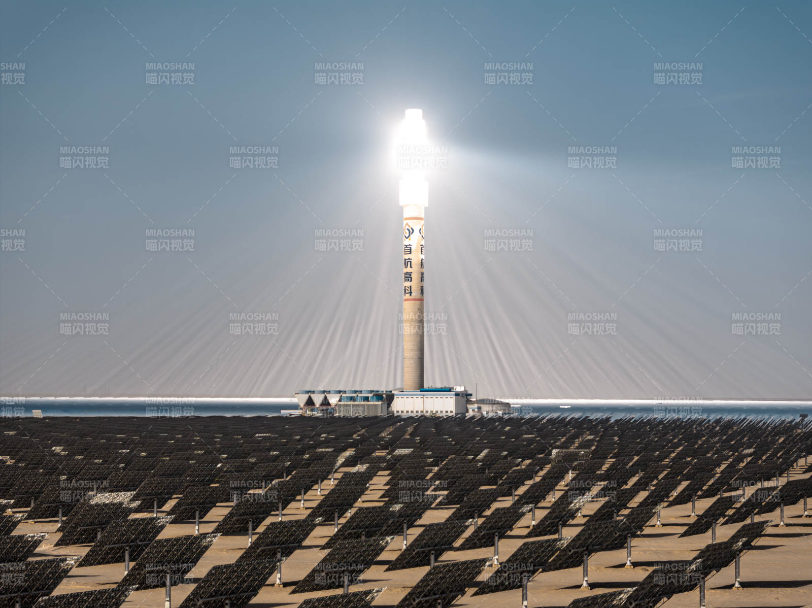 敦煌熔盐塔式光热电站绿色能源光伏发电地面图片