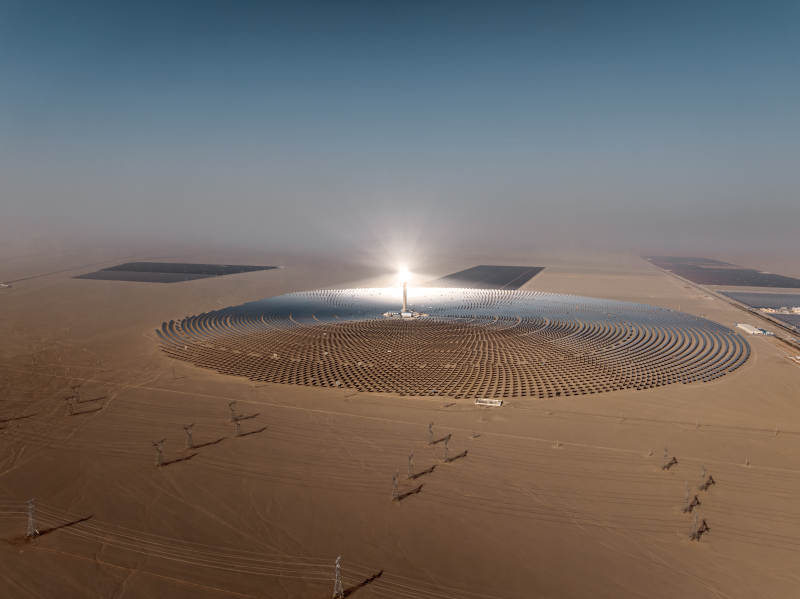 敦煌熔盐塔式光热电站绿色能源光伏发电全景图片