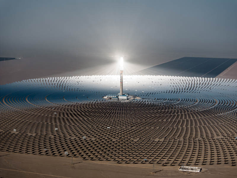 敦煌熔盐塔式光热电站绿色能源光伏发电全貌图片