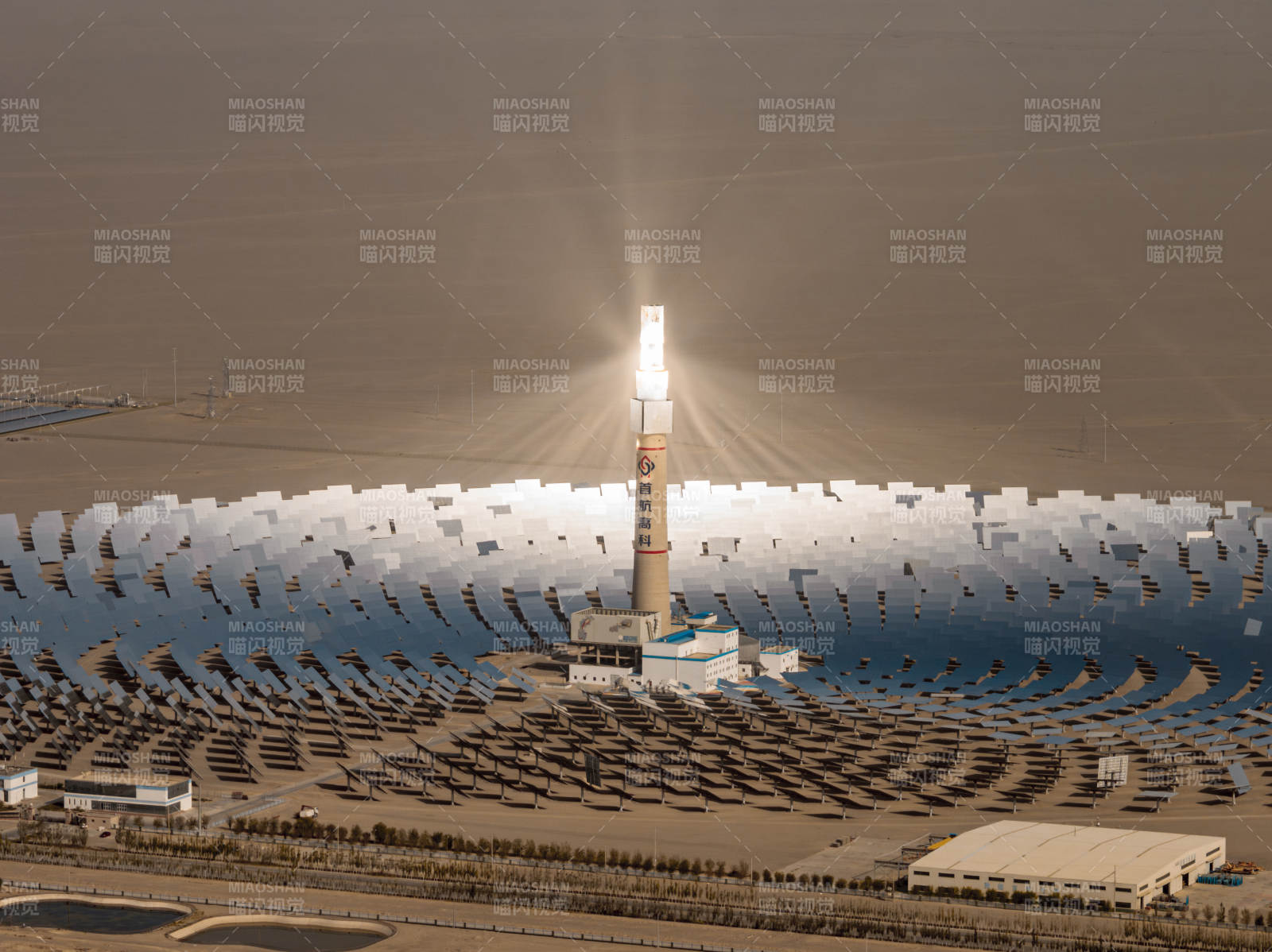 敦煌熔盐塔式光热电站绿色能源光伏发电站图片