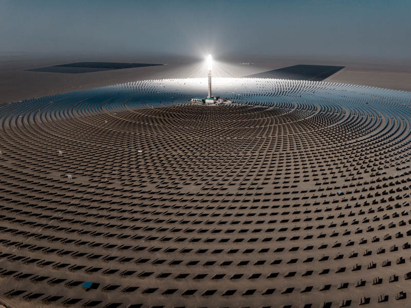 敦煌熔盐塔式光热电站绿色能源环保光伏发电图片