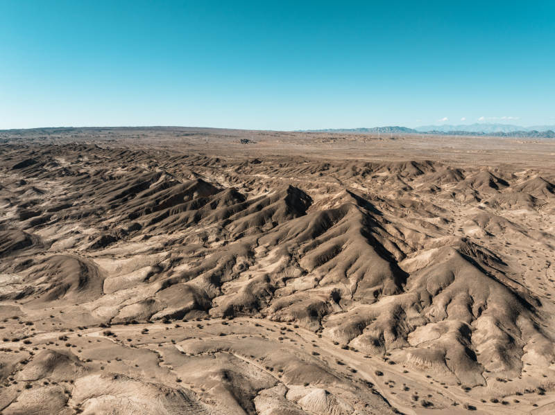 西北苍凉荒漠戈壁沙漠山脉干旱风蚀壮阔景观图片