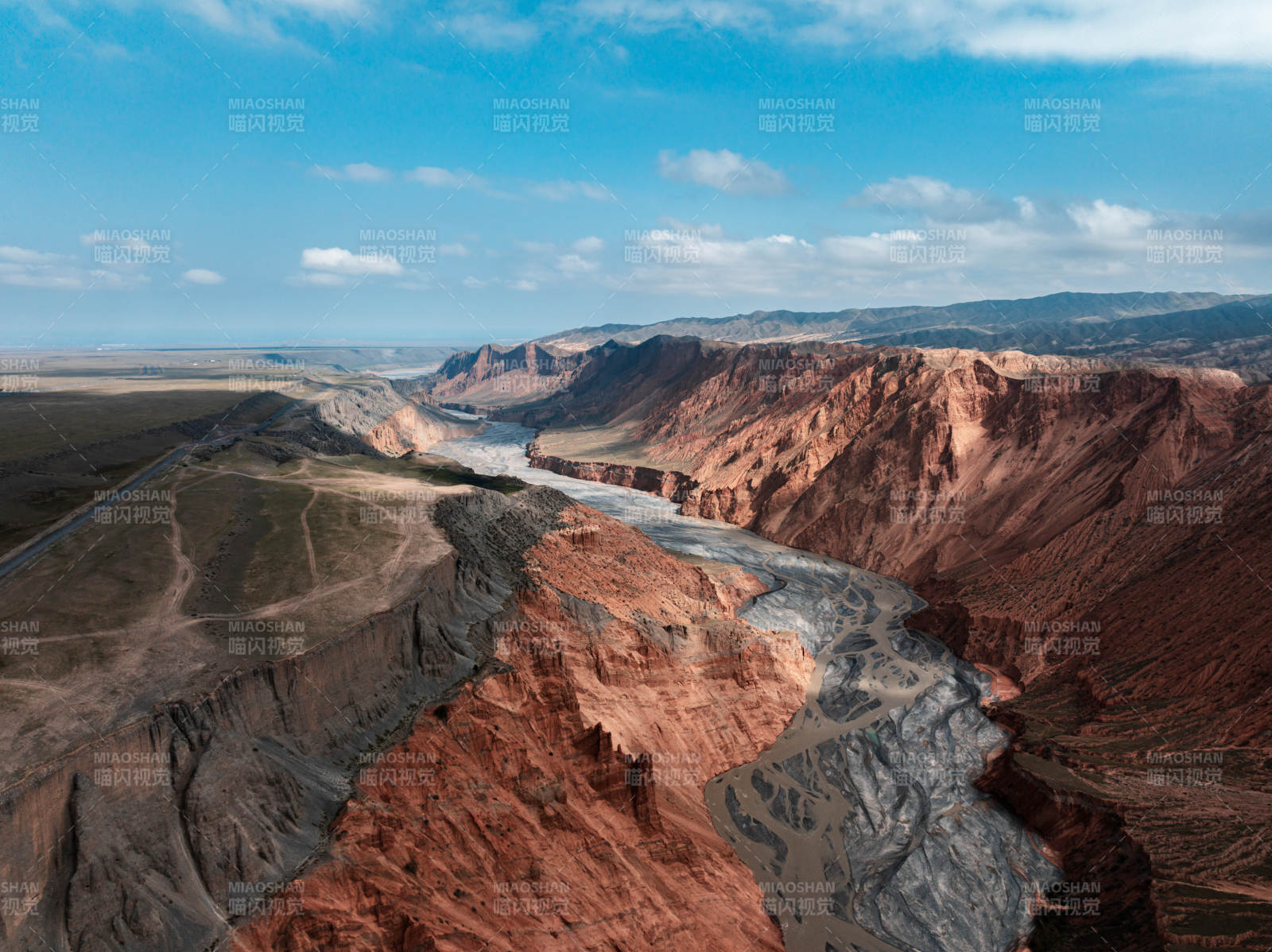 新疆安集海大峡谷红山大峡谷壮丽自然风光图片