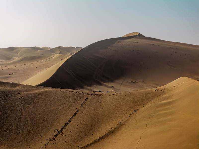 壮阔金色沙漠光影线条沙丘景观鸣沙山景色图片