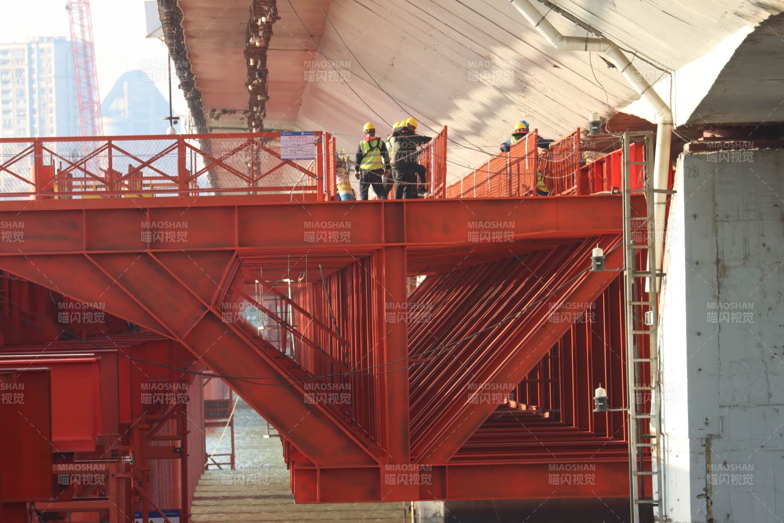 工地钢架施工中图片