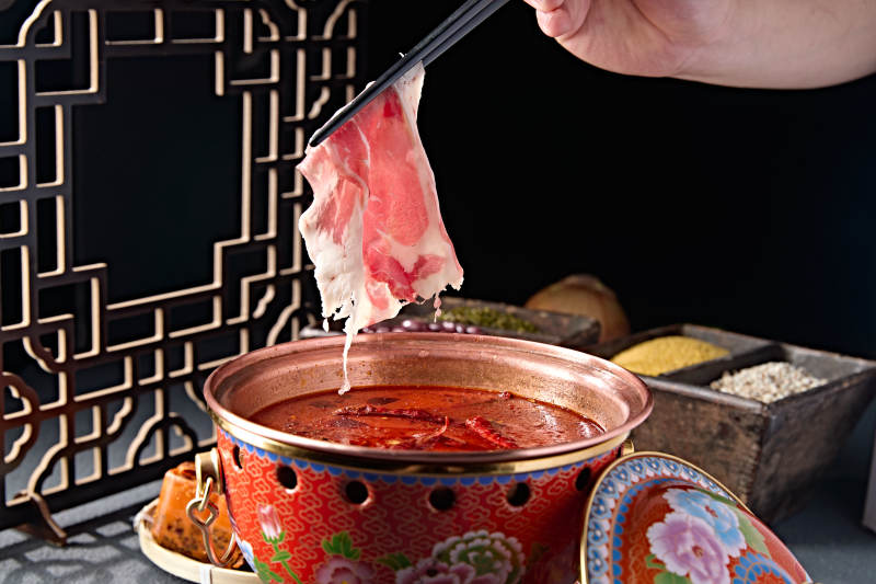 景泰蓝小火锅汤底麻辣牛油锅图片