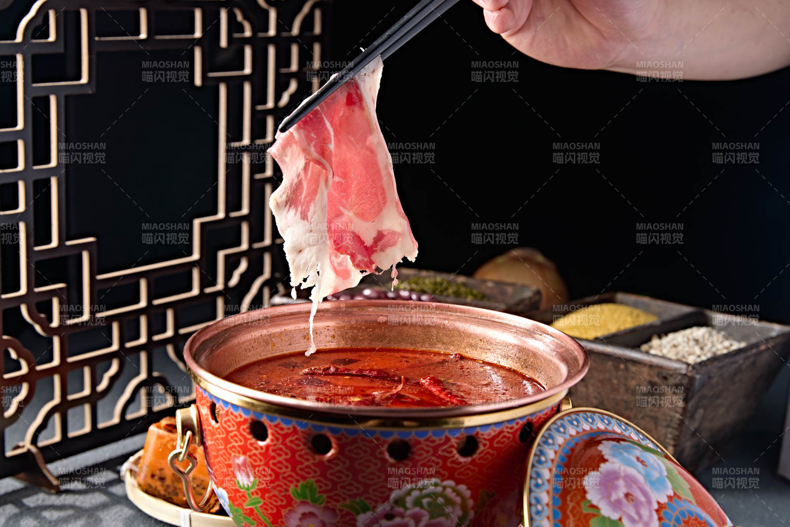 景泰蓝小火锅汤底麻辣牛油锅图片