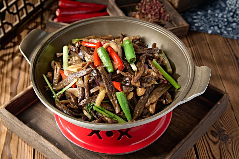 杭椒蒜香锅仔茶树菇图片