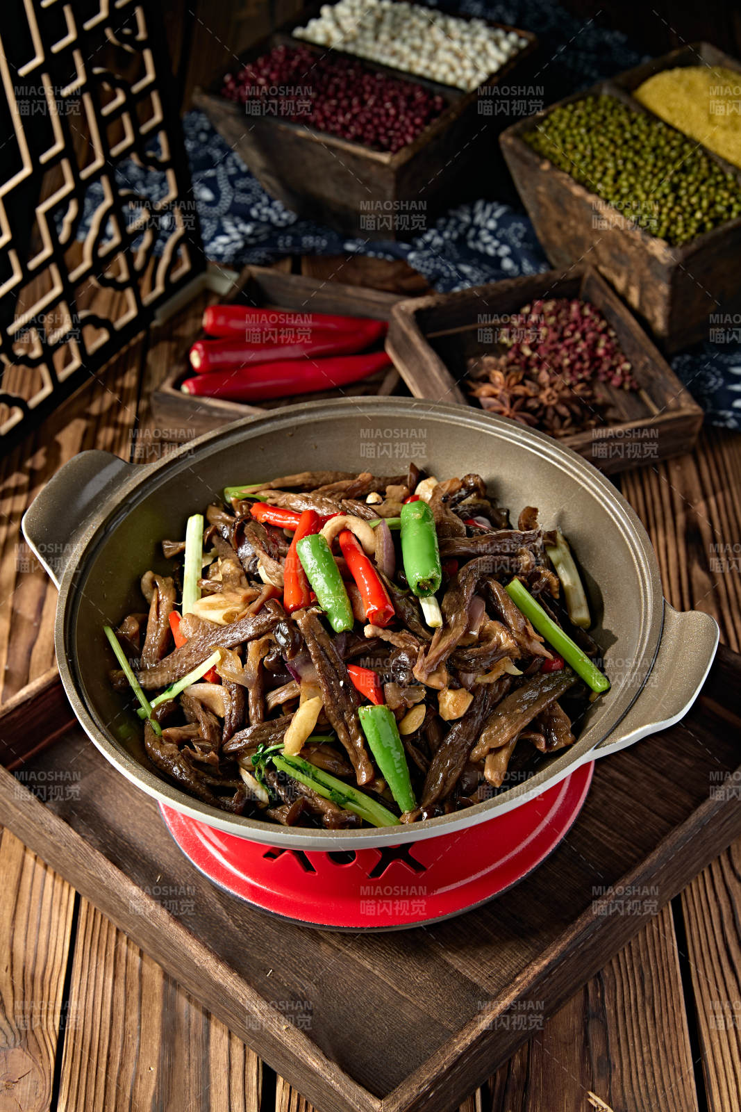 杭椒蒜香锅仔茶树菇图片