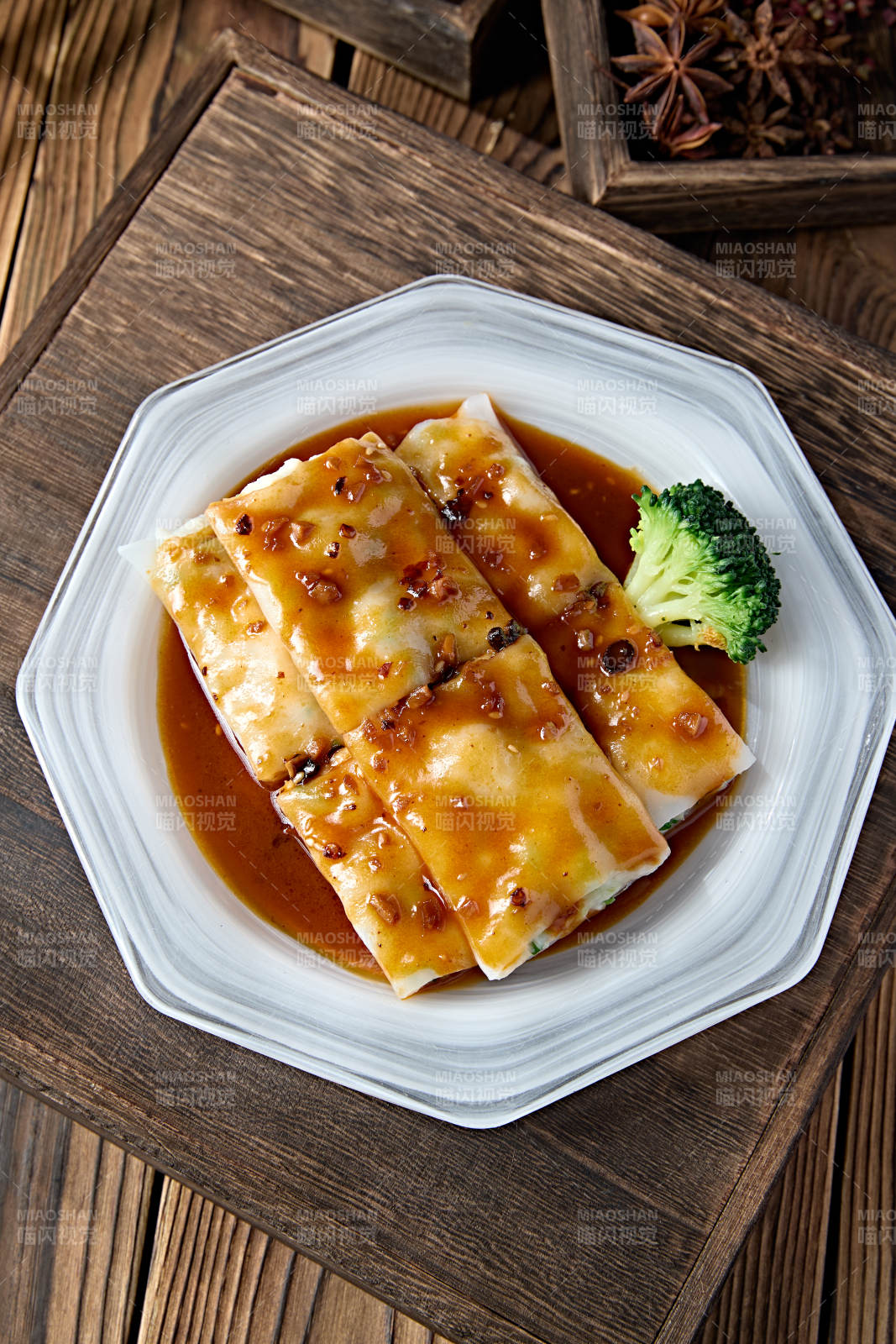 港式茶餐传统广式牛肉肠粉图片