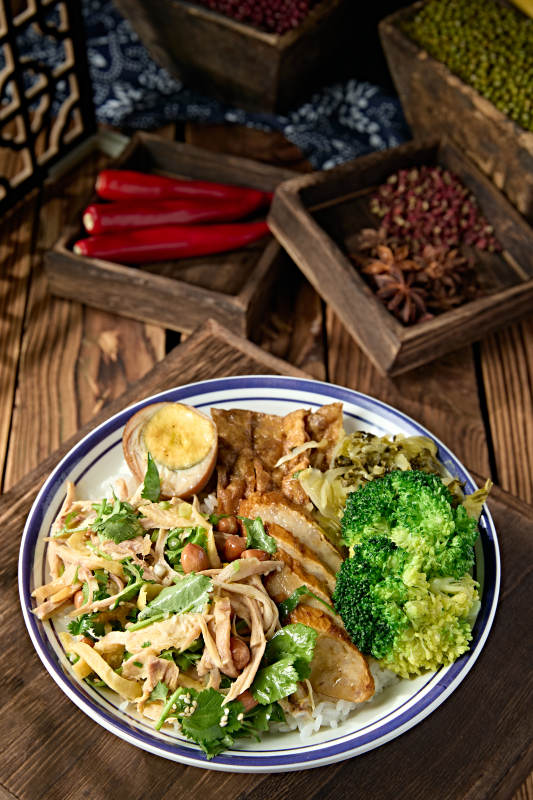 重庆卤味套餐手撕鸡卤味双拼饭图片