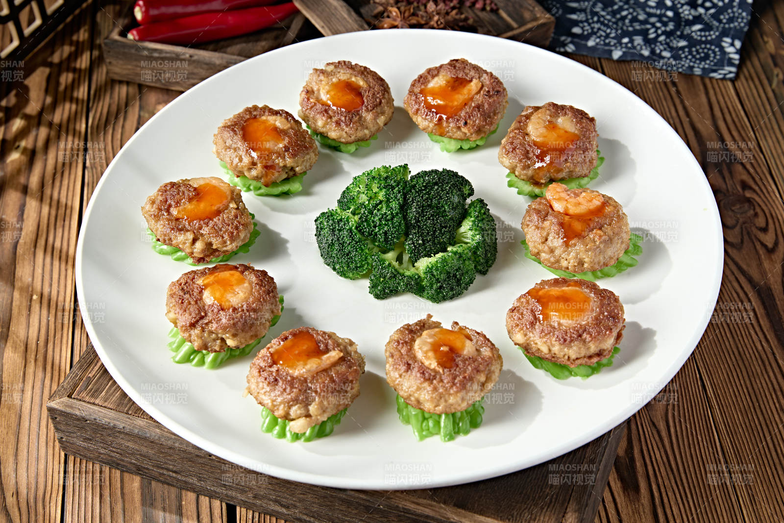 美味肉馅马蹄碎油炸鲜虾饼图片