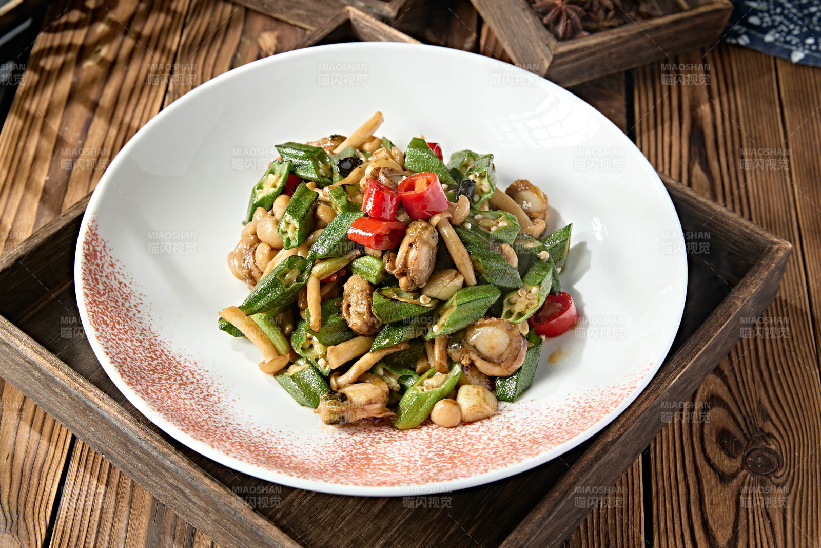 米椒白玉菇小炒秋葵扇贝肉图片