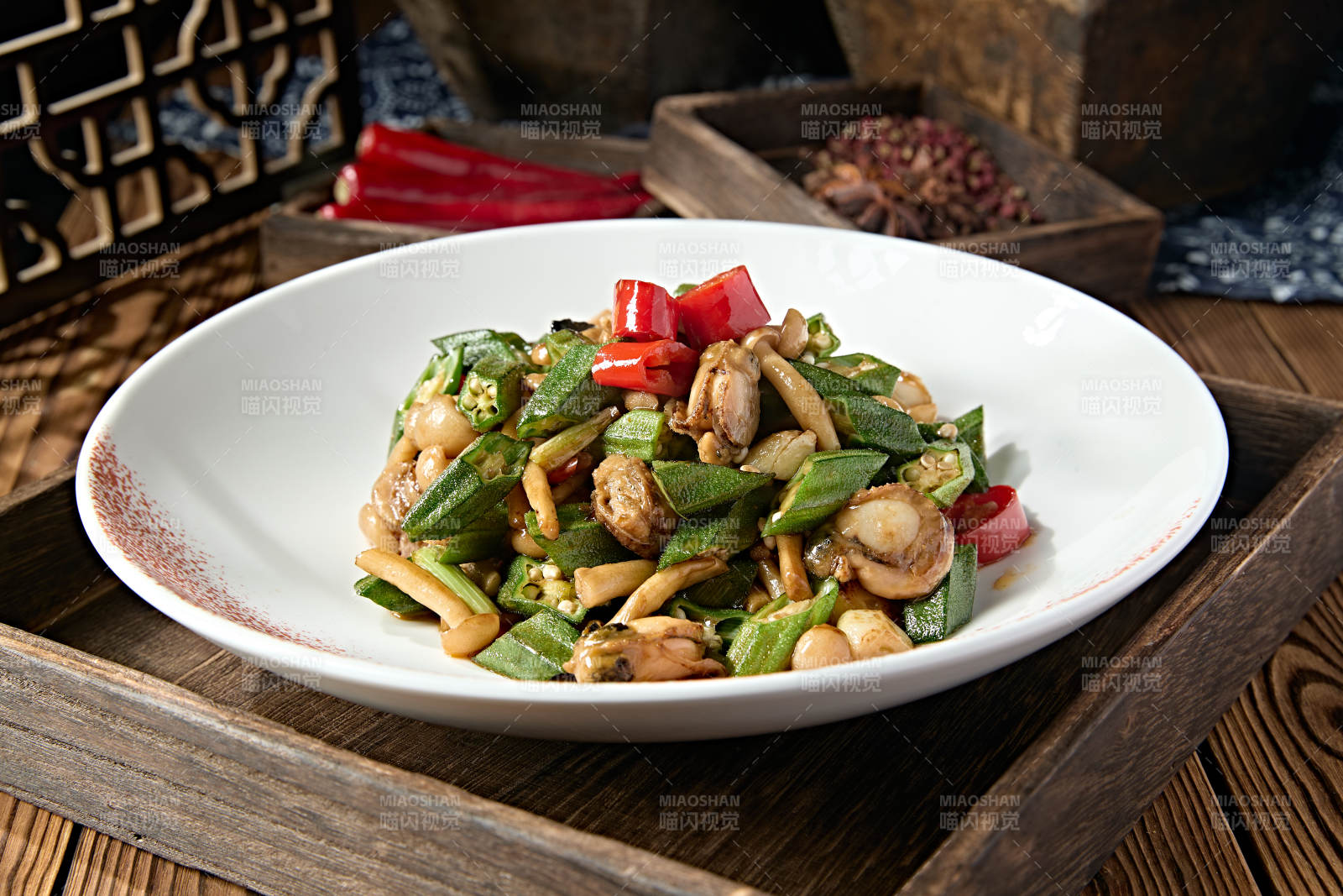 米椒白玉菇小炒秋葵扇贝肉图片