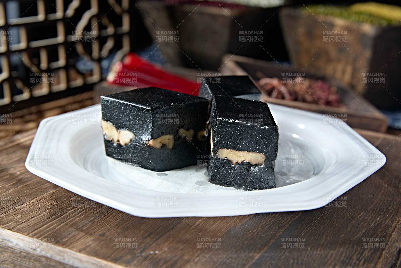美味茶餐核桃仁黑芝麻糕图片