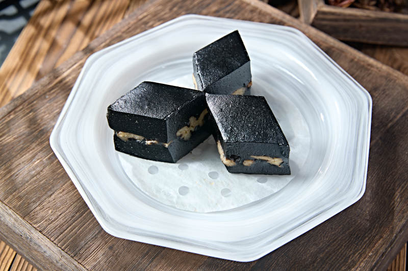 美味茶餐核桃仁黑芝麻糕图片