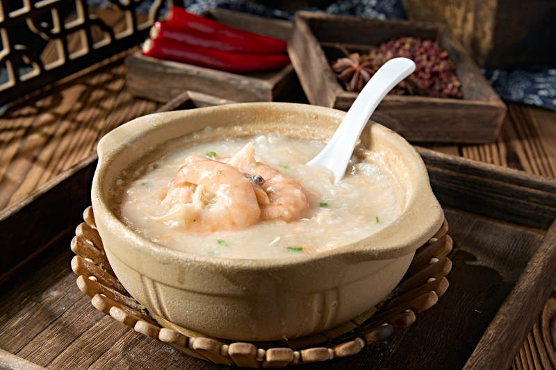 美味茶餐滋补砂锅鲜虾生滚白粥图片