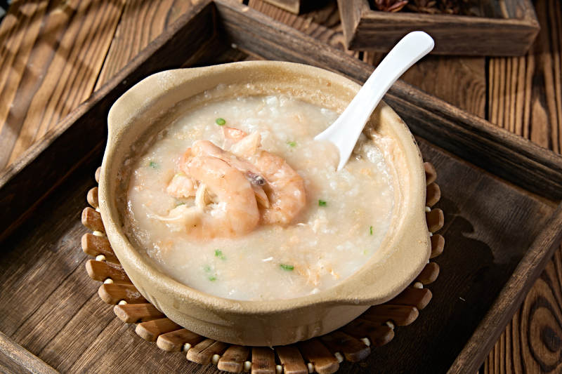 美味茶餐滋补砂锅鲜虾生滚白粥图片