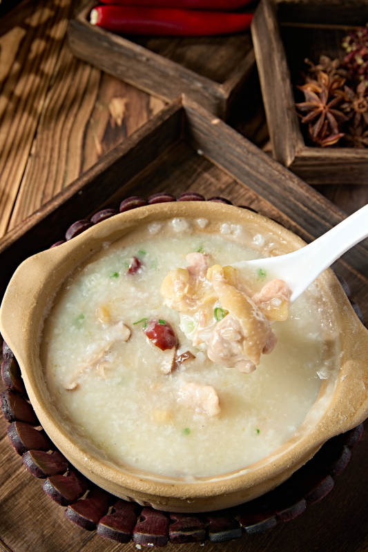 美味茶餐滋补砂锅滋补红枣鲜鸡生滚白粥图片