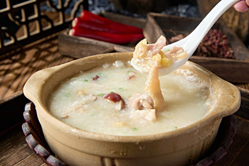 美味茶餐滋补砂锅滋补红枣鲜鸡生滚白粥图片