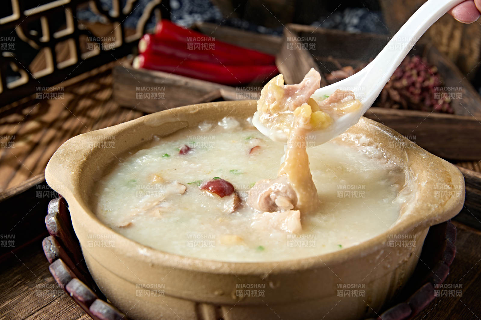 美味茶餐滋补砂锅滋补红枣鲜鸡生滚白粥图片