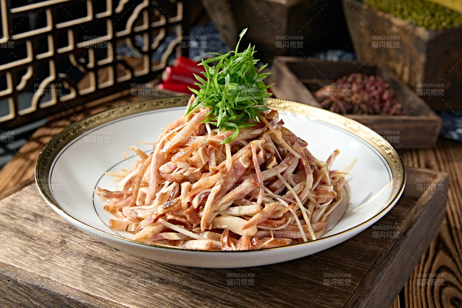 精美凉菜凉拌美味猪耳丝图片